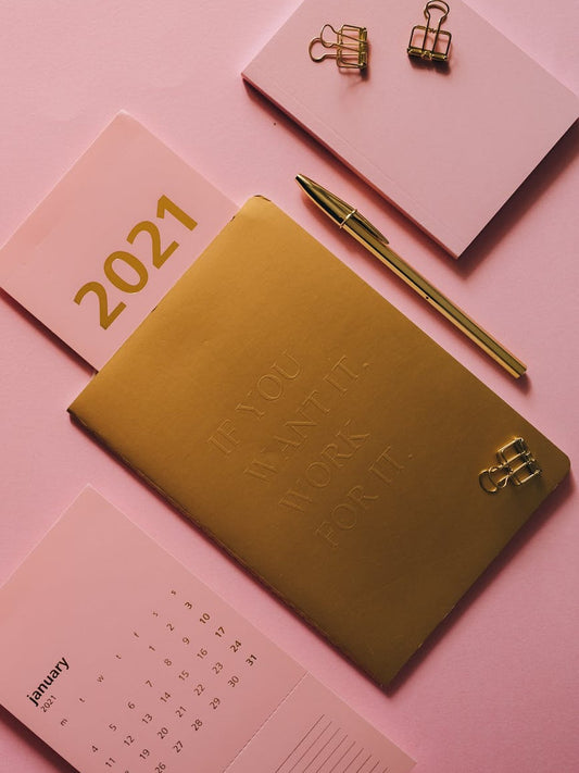 Guia completa de formatos diaria/semanal/mensual para estudiantes de diseno