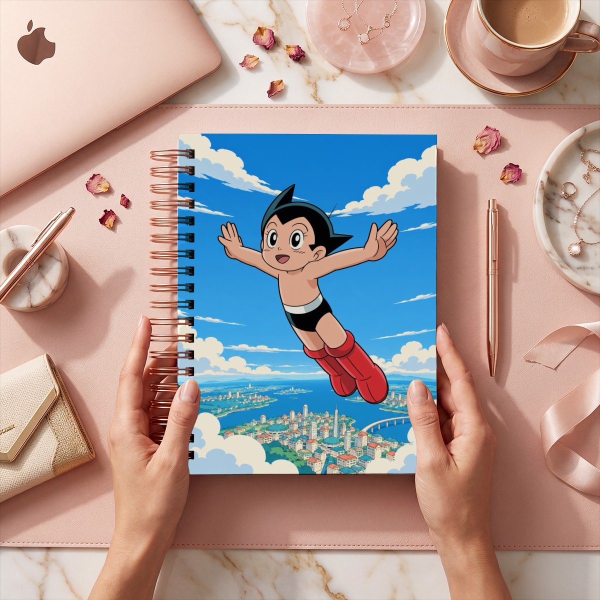 Mockup de la portada Astroboy 011: Astroboy vuela sobre una ciudad costera, entre cielo azul y nubes claras.